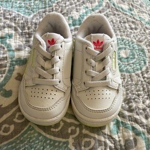 Toddler adidas continental size 4K